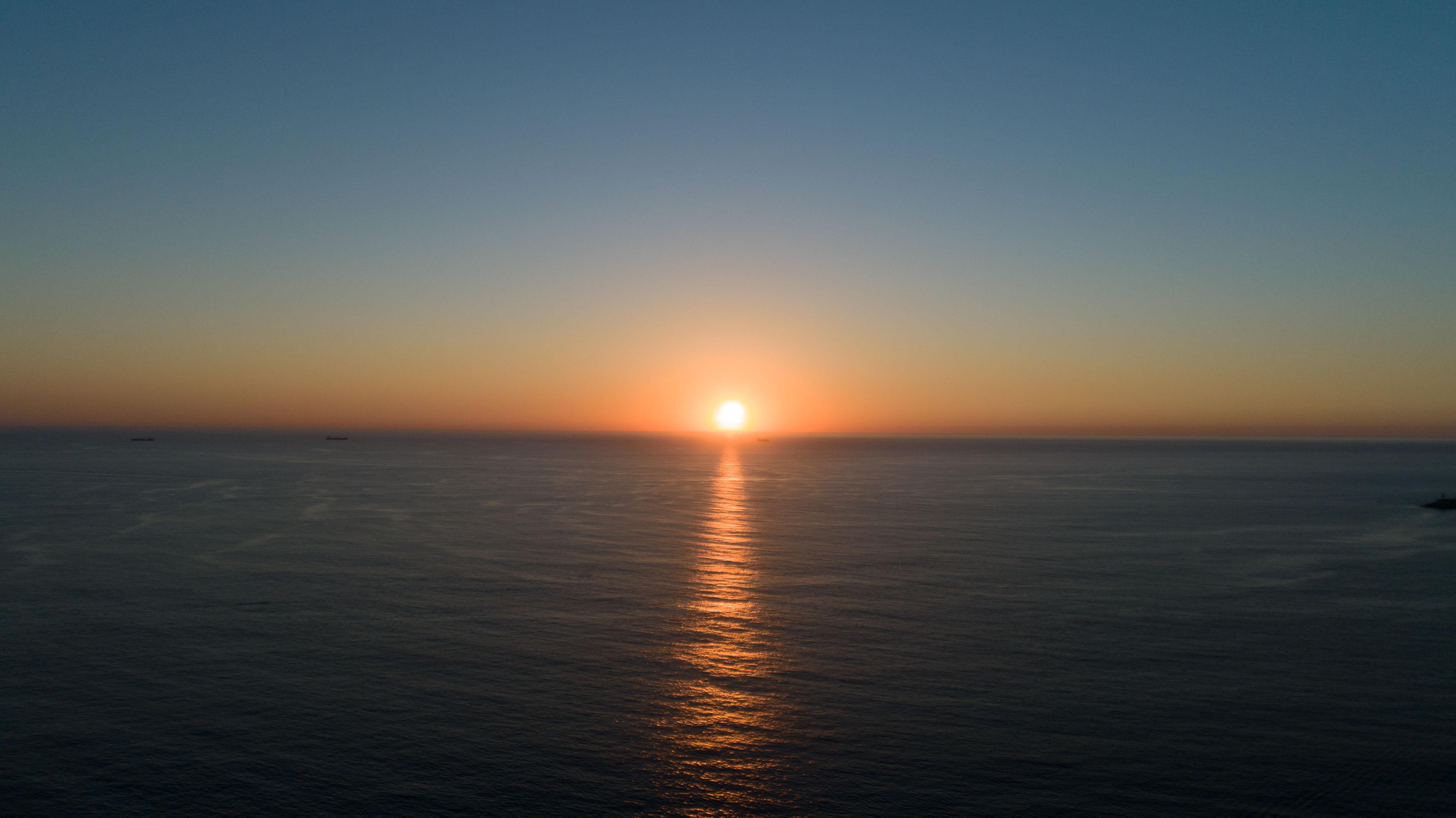 Vila Foz Hotel & Spa - Member Of Design Hotels OOporto Exteriör bild Sunset over the Atlantic Ocean