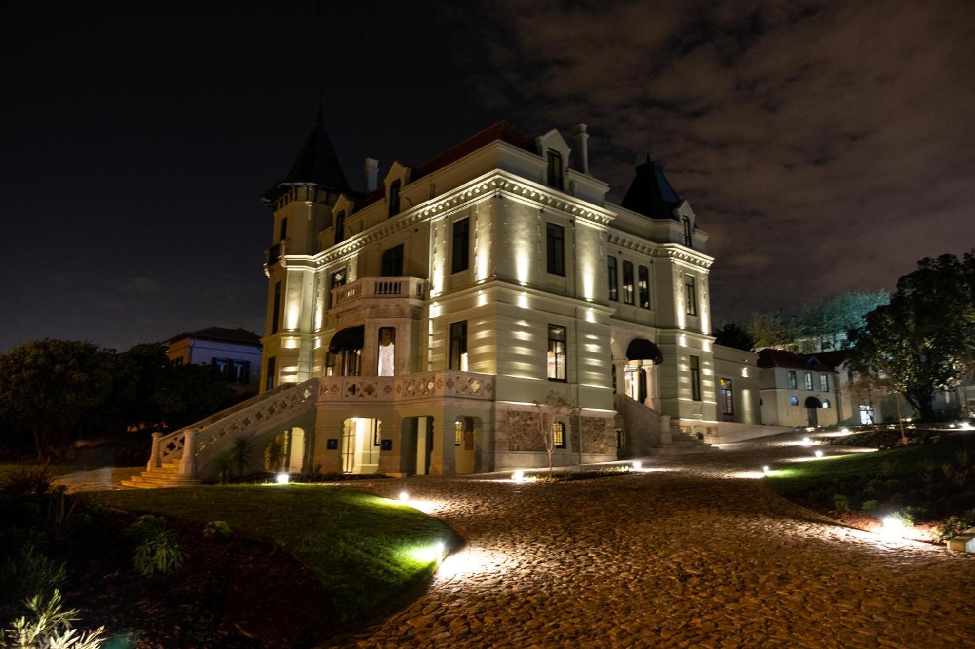 Vila Foz Hotel & Spa - Member Of Design Hotels OOporto Exteriör bild The palace at night