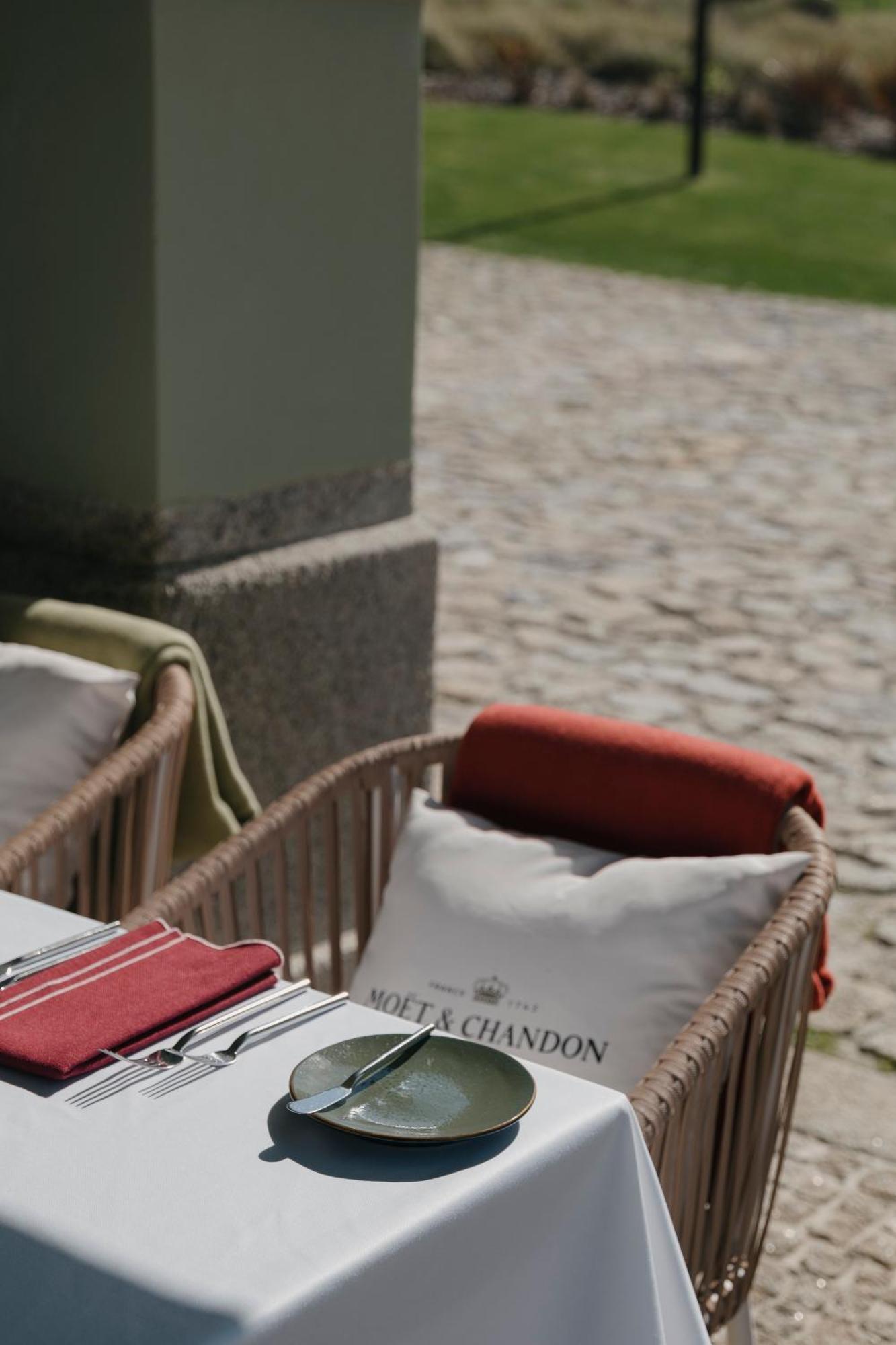 Vila Foz Hotel & Spa - Member Of Design Hotels OOporto Exteriör bild The outdoor furniture collection "Bora"